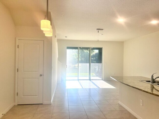 Building Photo - 3/2.5 GATED COMMUNITY - TOWNHOUSE - GREAT SCHOOLS IN PALMER RANCH