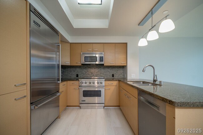 Building Photo - Luxury 3 Bed 2 Bath in the Allure