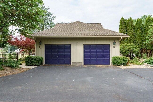 Building Photo - Spacious Duplex in Plainwell