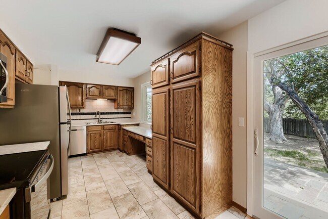 Building Photo - 1290 Judson Dr