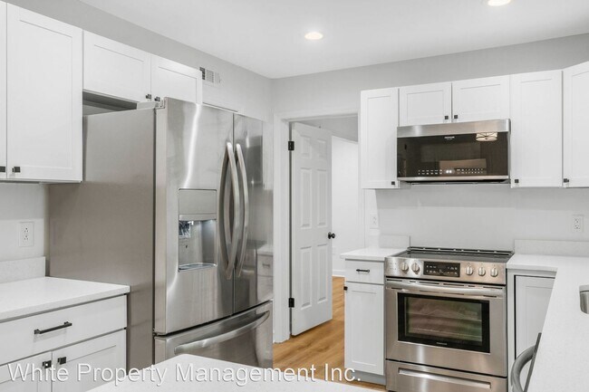 Building Photo - 3 br, 2.5 bath House - 2742 Creekbed Lane