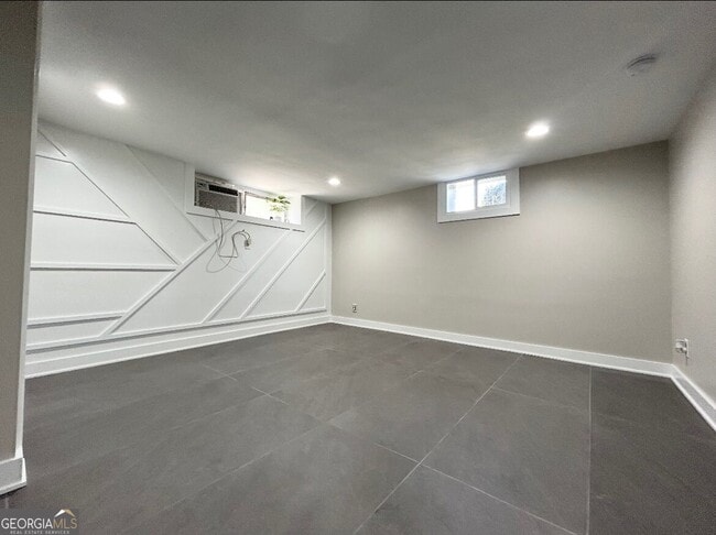 Building Photo - 1187 Lynmoor Dr NE