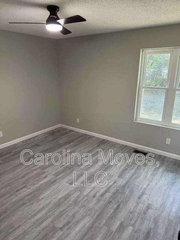 Building Photo - 135 Regent St