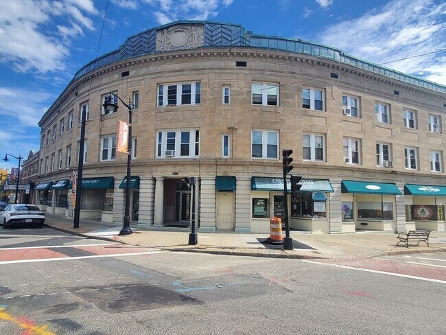 Building Photo - 738 Washington St