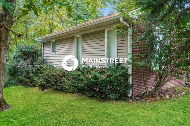 Building Photo - 3 Bedroom Pet-Friendly Home in Louisville,...