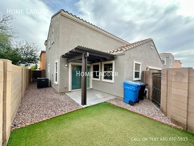Building Photo - 2223 S Buckaroo Trail