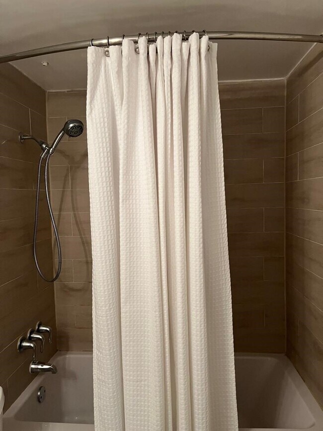 Building Photo - 845 Augusta Dr