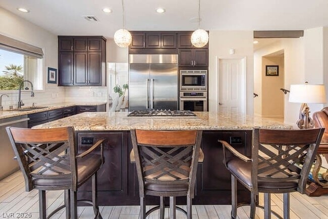 Building Photo - 8856 Rainbow Ridge Dr