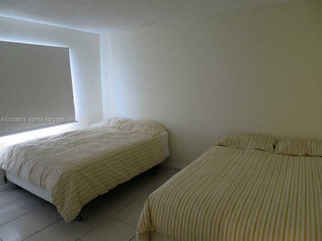 Building Photo - 205 Lakeview Dr