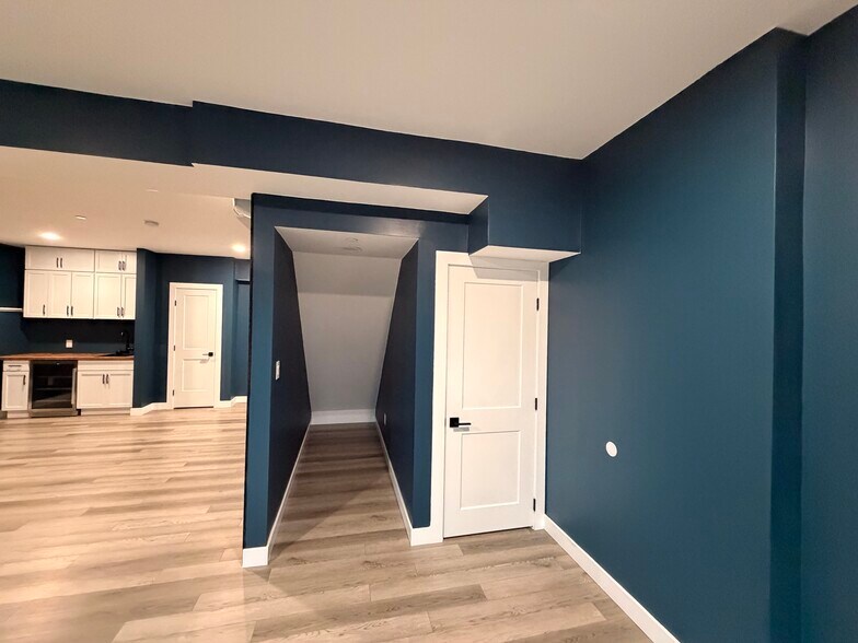 Building Photo - 746 Golden Spring Dr