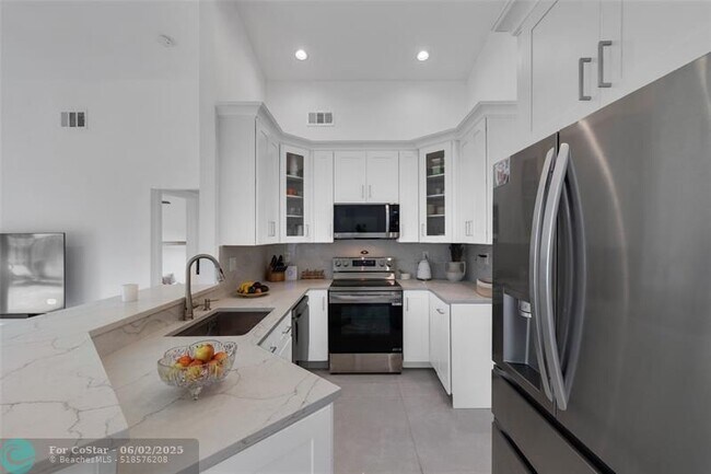 Building Photo - 9585 Carousel Cir S