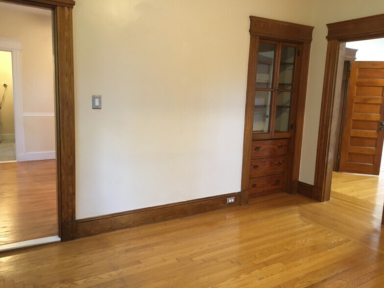 Building Photo - 56 Canner St
