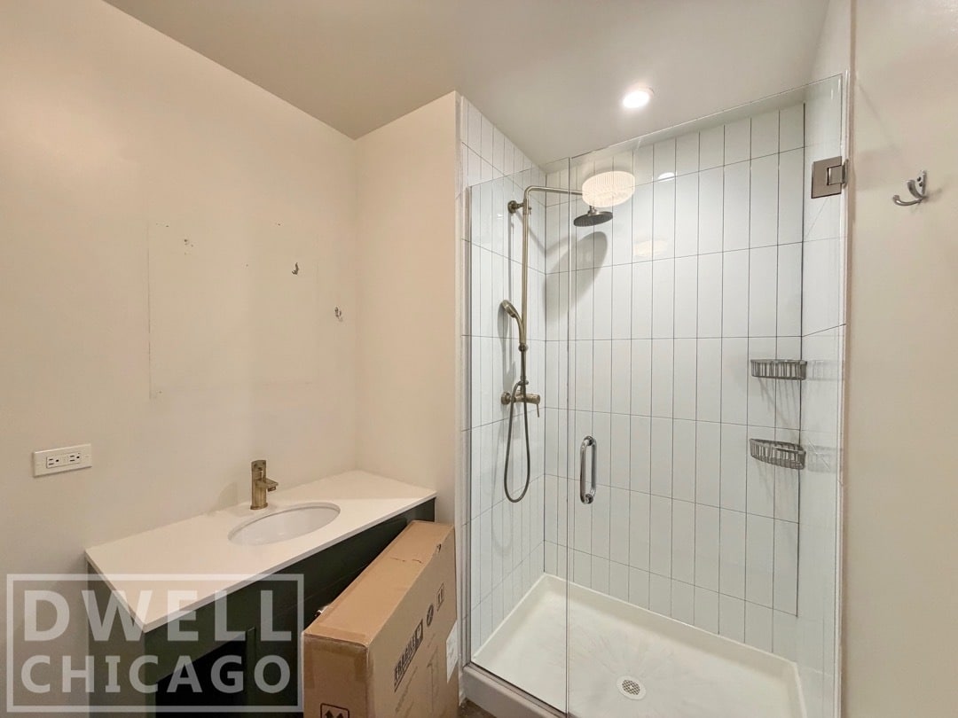 Building Photo - 110 W Chicago Ave