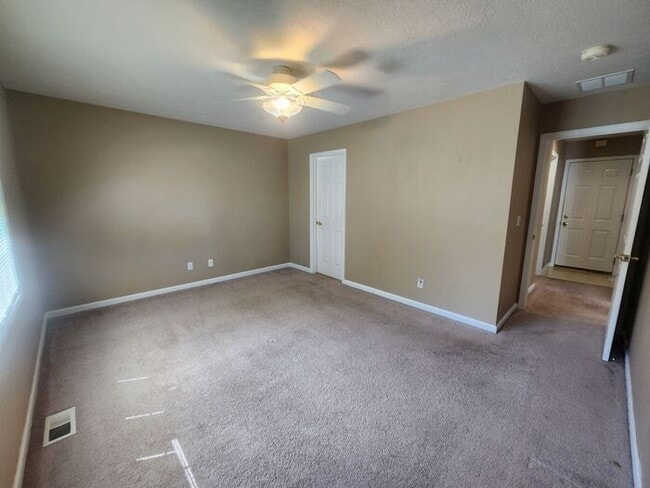 Building Photo - 3 Bedroom On Cul-de-sac, East Side Location