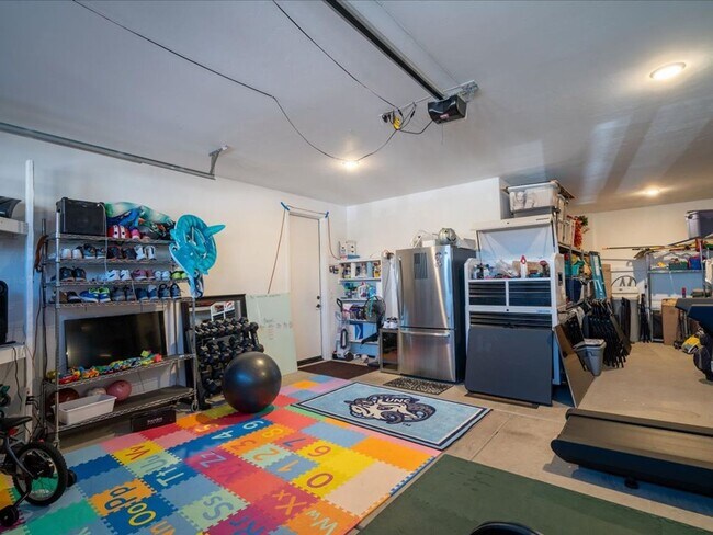 Building Photo - 3 Bedroom, 2.5 Bath