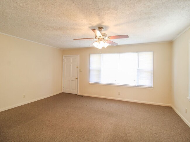 Building Photo - Nice brick home located on corner lot in Athens City!