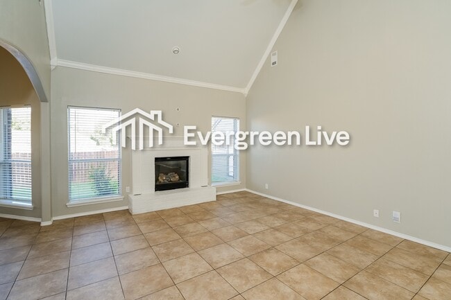 Building Photo - 1212 East Canton St S