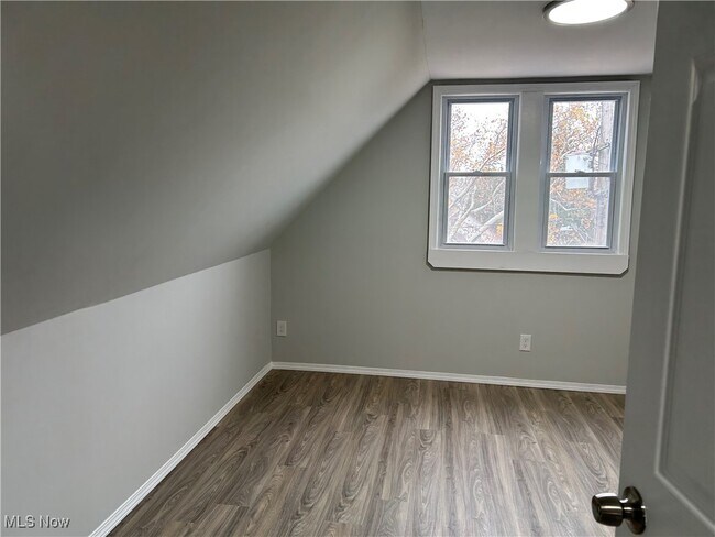 Building Photo - 15630 Holmes Ave