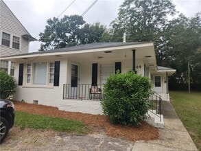 Building Photo - 311 Oakridge Ave