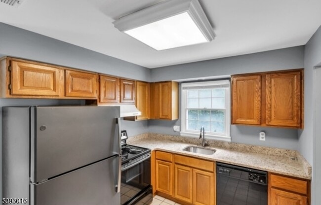 Building Photo - 321 Sparrow Ct
