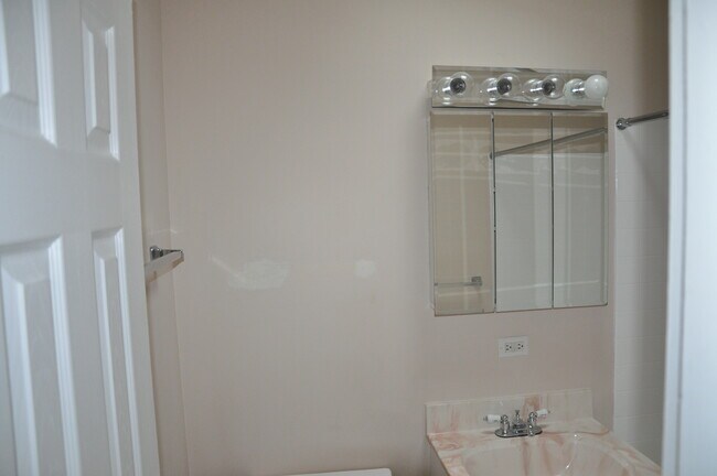 Building Photo - 504 Michael Manor