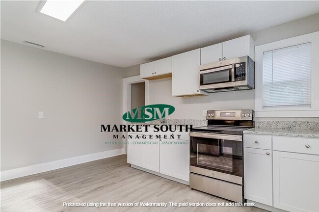 Building Photo - 33 E 1423