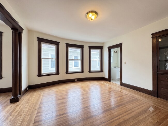 Building Photo - 126 Mansfield St