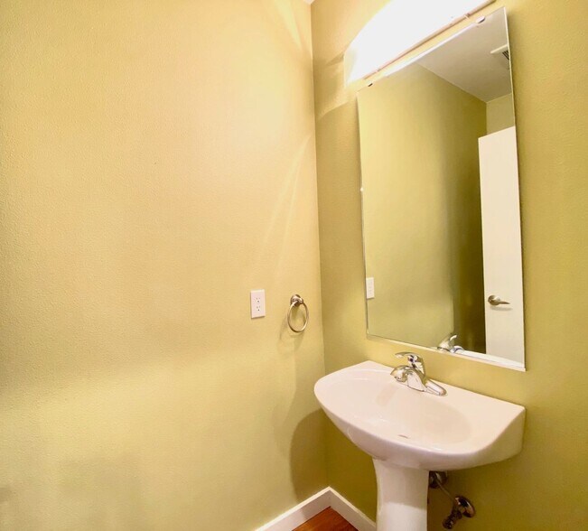 Building Photo - 3110 SW Dolph Ct
