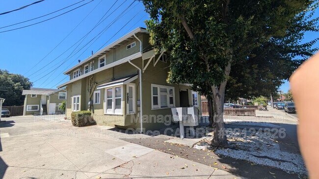 Building Photo - 373 Richmond Ave