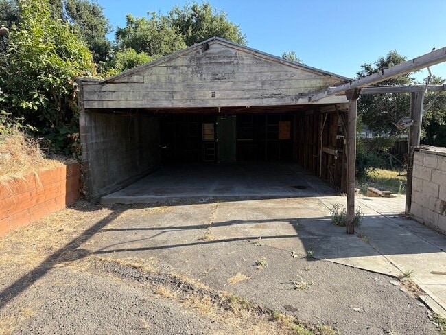 Building Photo - 4639 James Ave