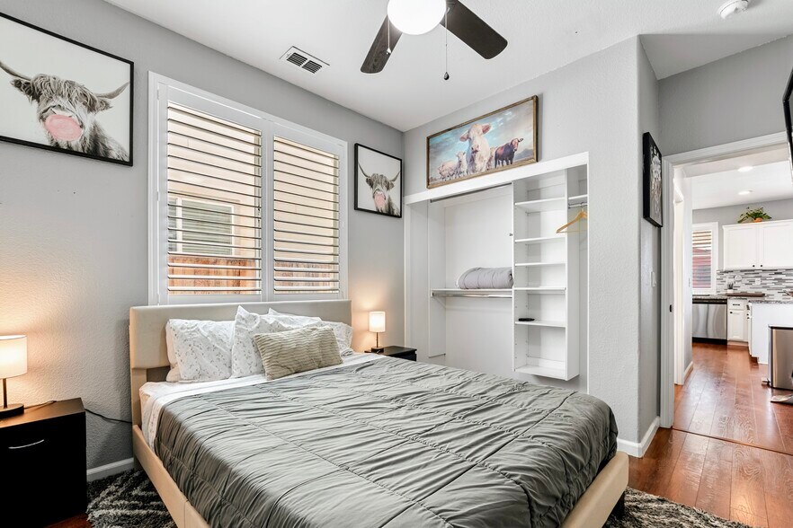 Downstairs Bedroom - 5006 Rowe Dr