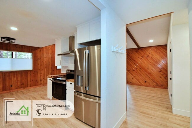 Building Photo - 30522 Sleepy Hollow Dr