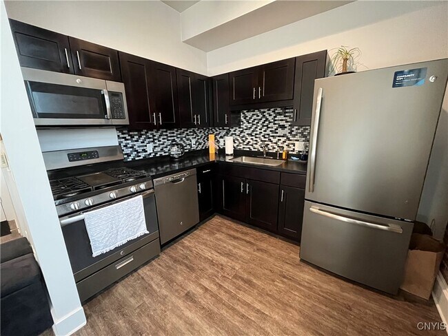 Building Photo - 800 N Clinton St