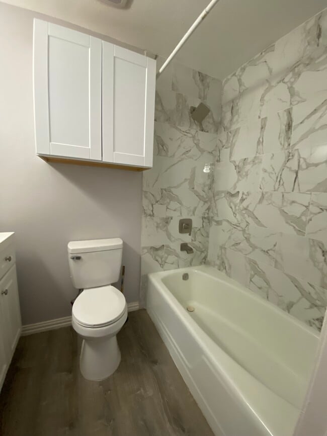 Building Photo - 3803 Poinsettia Dr