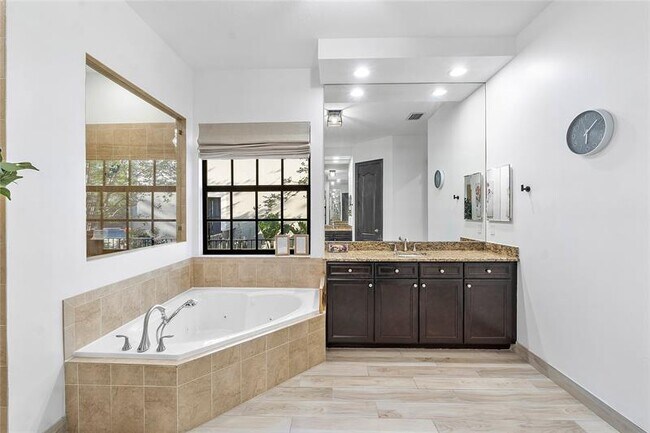 Building Photo - 8971 Edgewater Bend