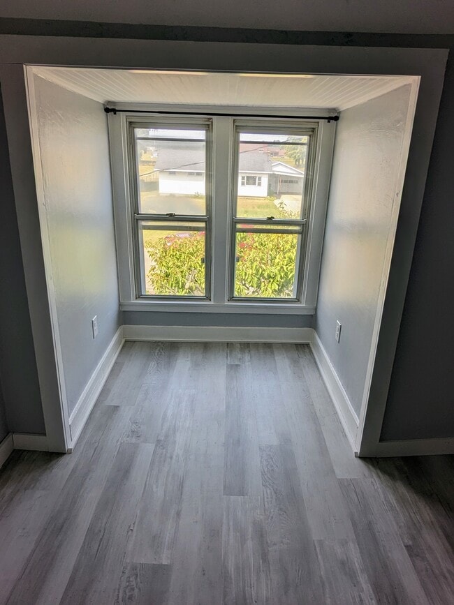 Upstairs bedroom nook - 413 N Maple St