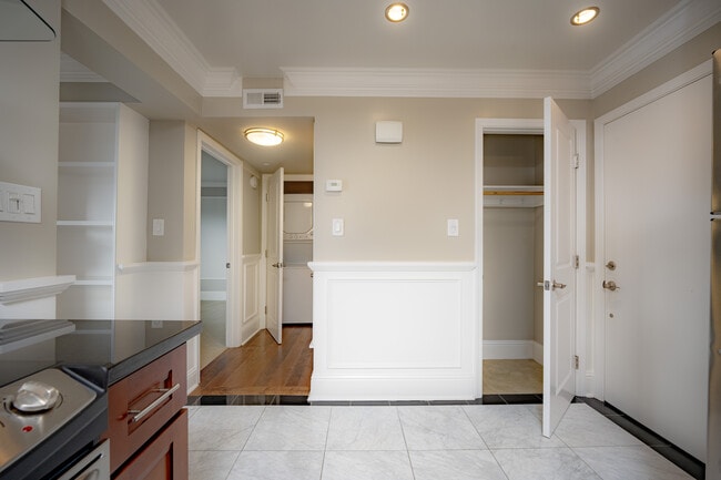 Palmetto at Tiburon View 1 Bed, 1 Bath Closet/Laundry - Palmetto at Tiburon View