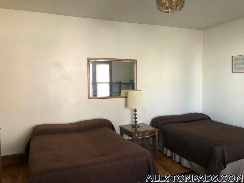 Building Photo - 36 Linden St