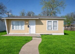 Building Photo - 819 Larry St