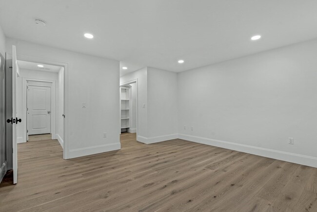Building Photo - 19 Lily Pond Ln