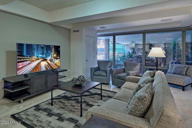 Building Photo - 7117 E Rancho Vista Dr