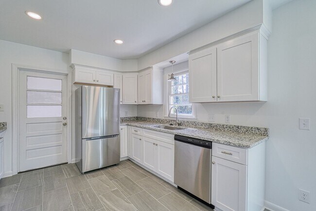 Building Photo - 118 1st Ave