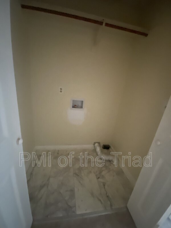 Building Photo - 1605 Pear Tree Ln