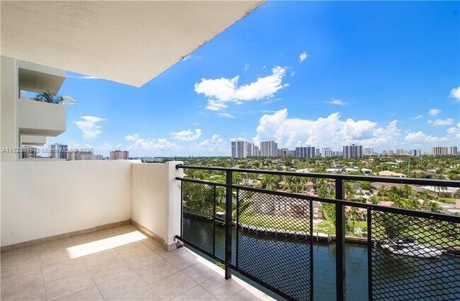 Building Photo - 401 Golden Isles Dr