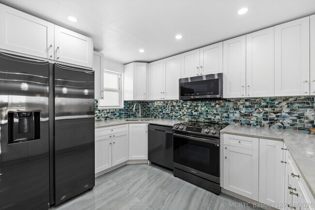 Building Photo - 2841 NE 33rd Ct