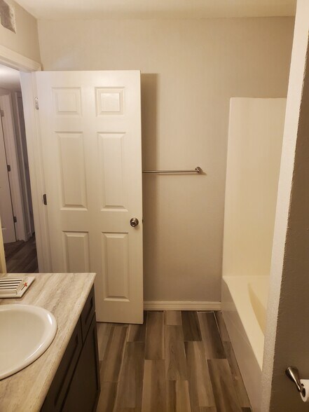 Building Photo - 826 Hardy Springs Cir