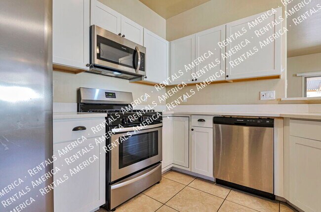 Building Photo - 8321 N Rocky View Ln