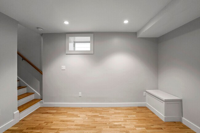 Building Photo - 14 Hardwick St