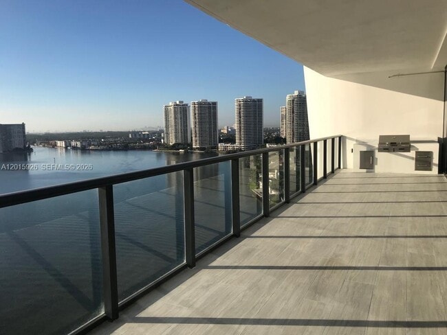 Building Photo - 5000 Island Estates Dr