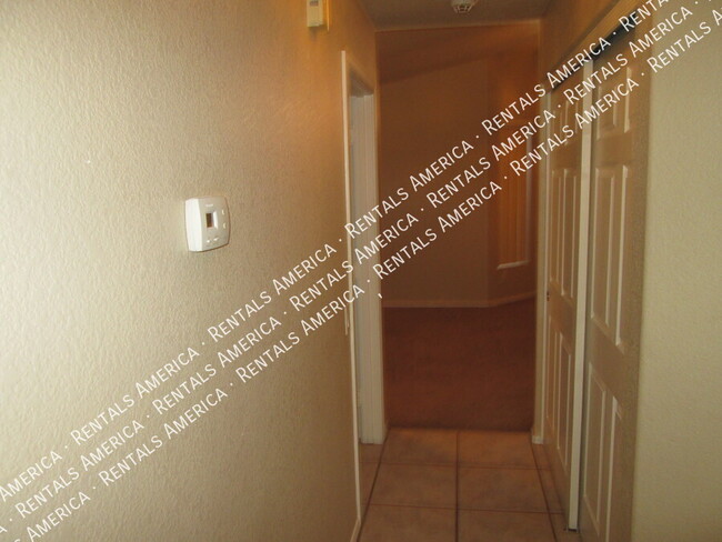 Building Photo - 1332 W Kesler Ln